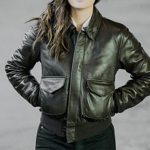 Jaquetas masculinas e femininas AVONNUE em tecidos refinados, com design estruturado, caimento elegante e estilo sofisticado atemporal.