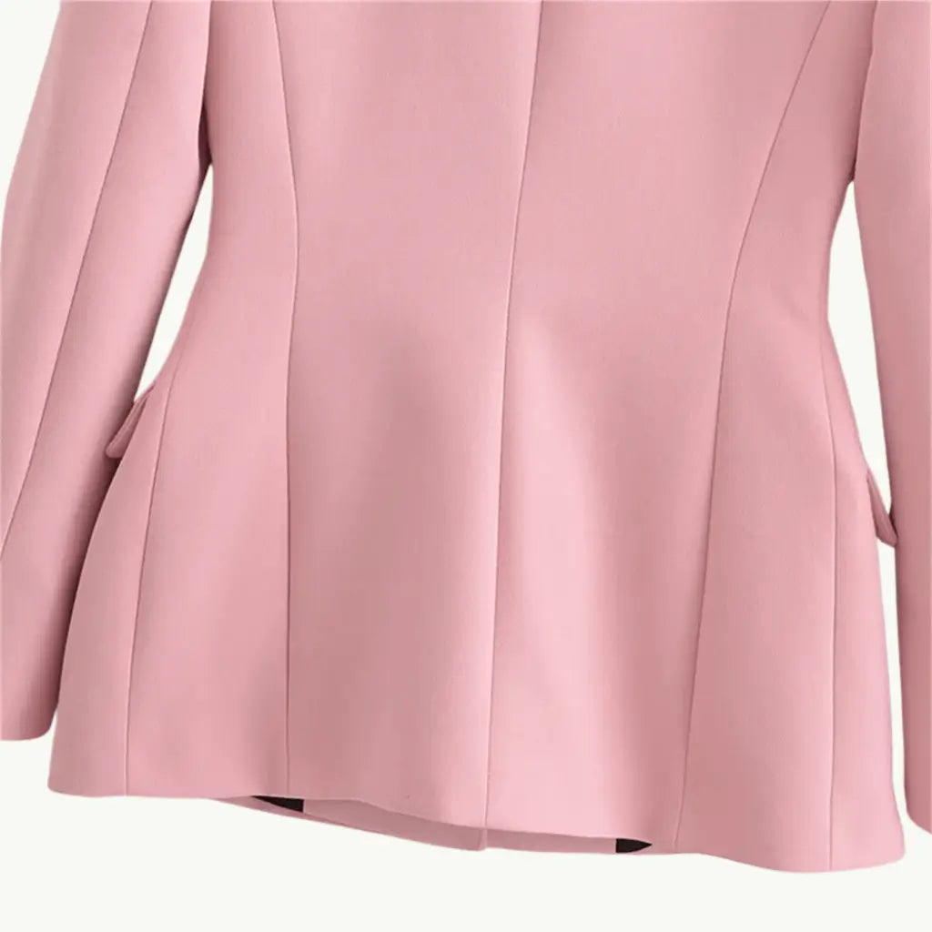Blazer feminino rosa claro alongado slim com acabamento feito a mão