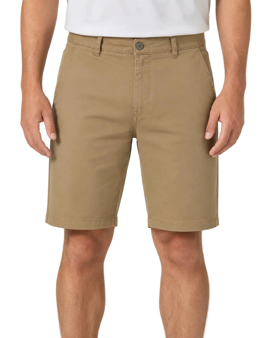 Bermuda Masculina em Sarja Valori Cáqui, vista de frente em fundo branco.