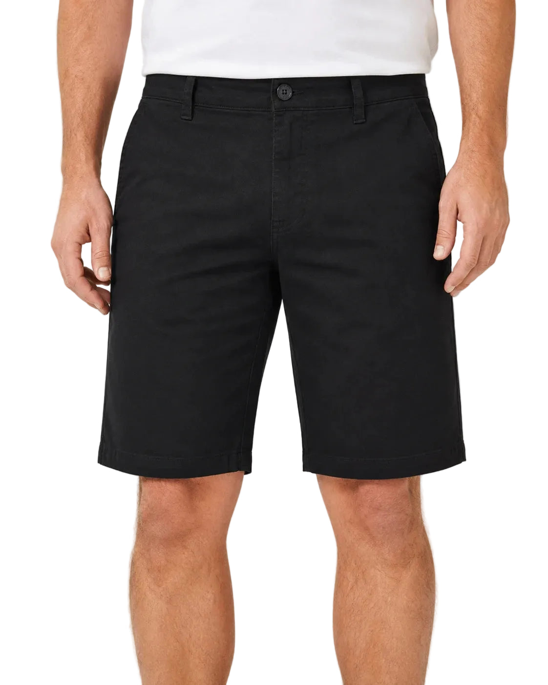 Bermuda Masculina em Sarja Valori Preta, vista de frente em fundo branco.