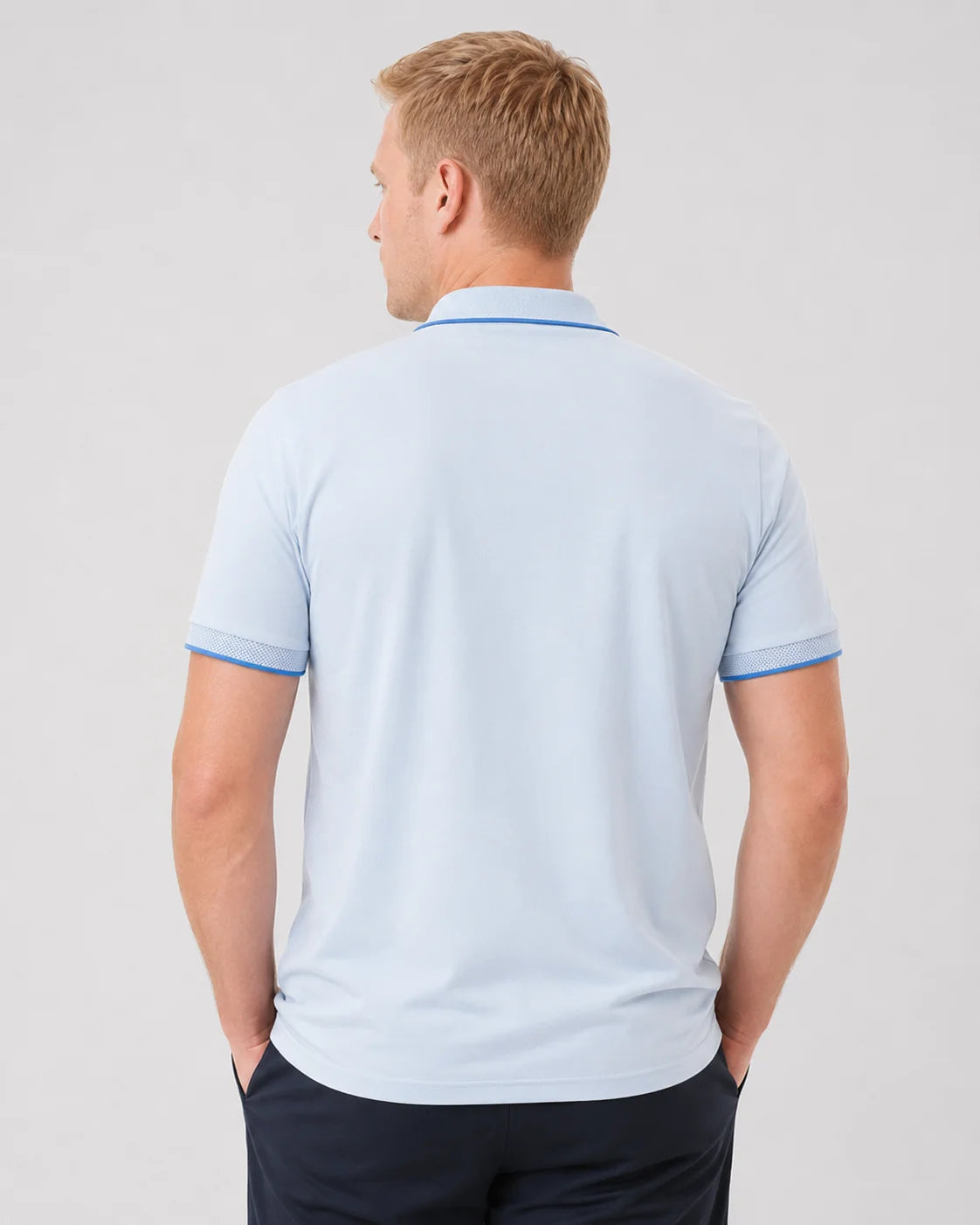Camisa Polo Masculina ModalDuo Azul Claro, vista de costas em fundo branco.