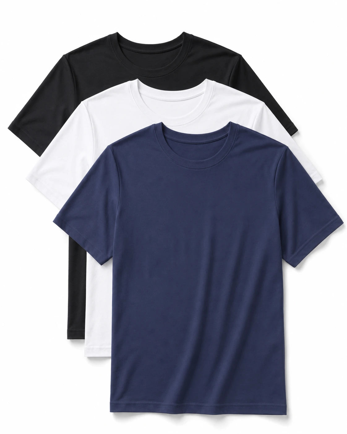 Kit com três camisetas masculinas TechModal nas cores preta, branca e azul-marinho, dobradas e organizadas sobre fundo branco.