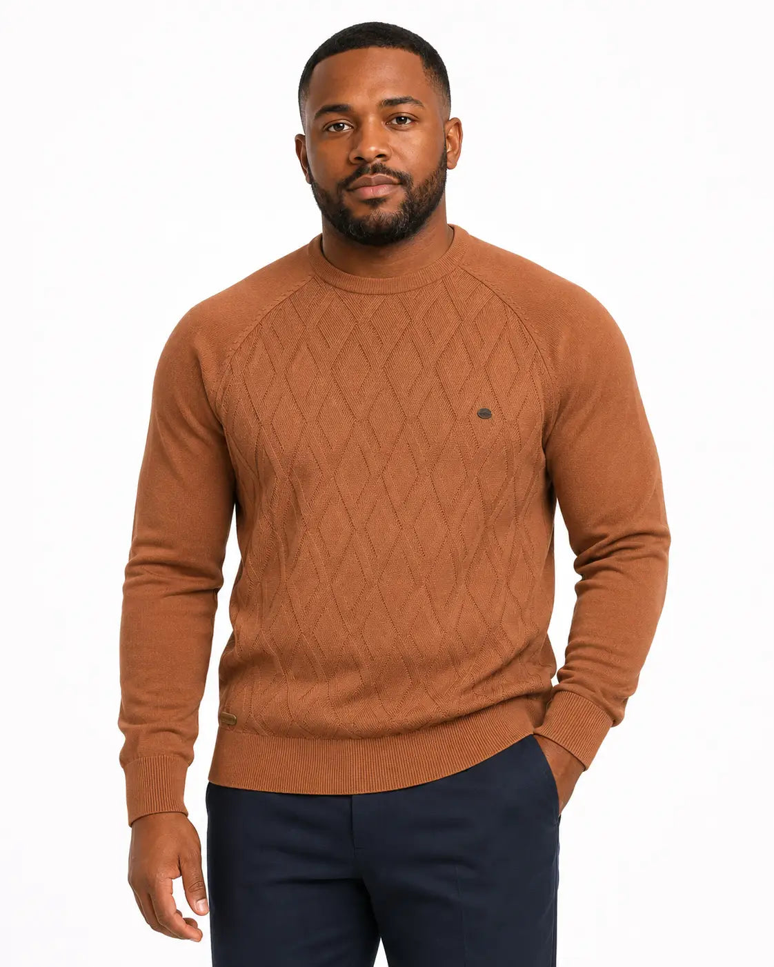 Suéter Masculino Tramato Caramelo, vista de frente em fundo branco.