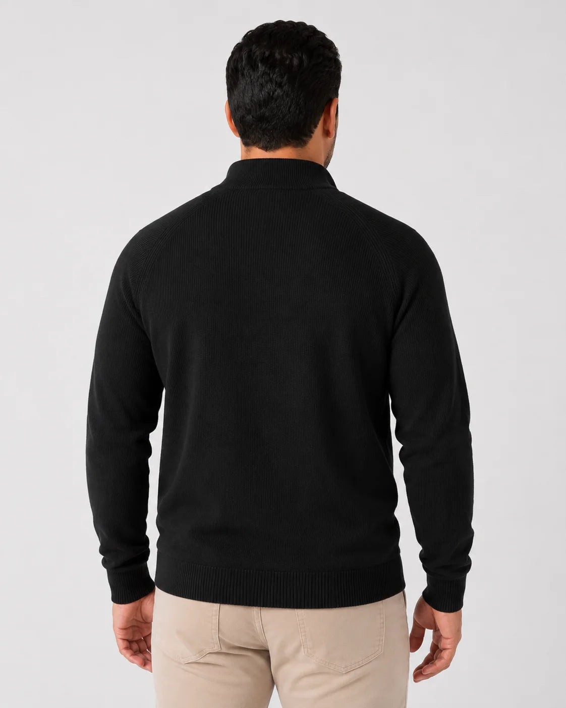 Sueter Masculino Tramato Zip Preto, vista de costas em fundo branco.