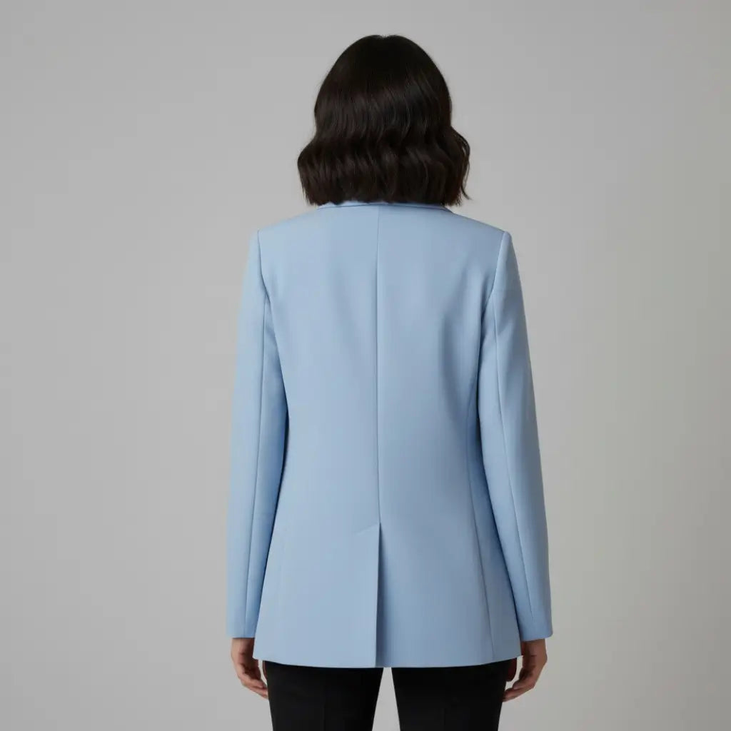 Costas do blazer feminino azul claro