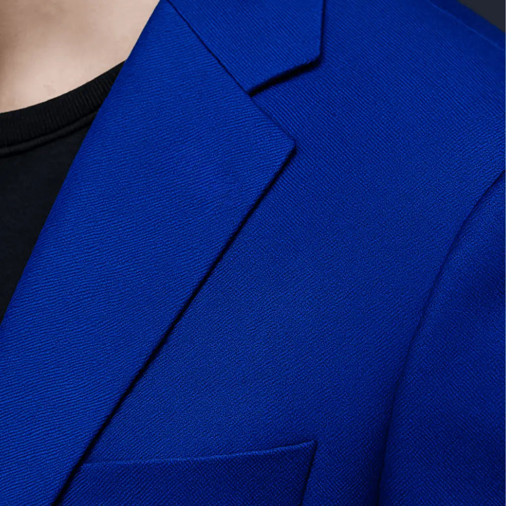Blazer masculino azul royal Baltic com corte ajustado, dois botões frontais e forro interno leve.