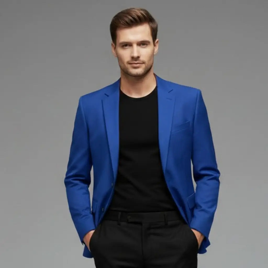 Modelo usando Blazer Masculino Modelo Baltic cor azul marinho