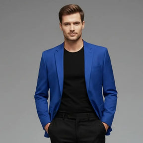 Modelo usando Blazer Masculino Modelo Baltic cor azul marinho