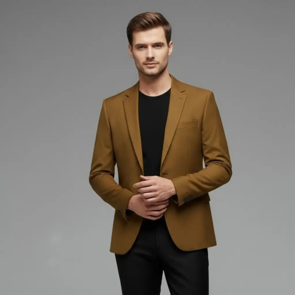 modelo vestindo o Blazer Masculino Modelo Ground vista frontal do blazer