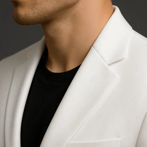 Blazer masculino de microfibra branca com lapela fina e caimento ajustado