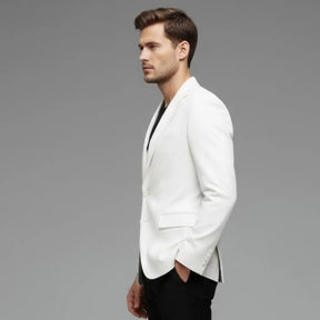 Modelo mostrando a lateral do Blazer Masculino Modelo Snow Branco