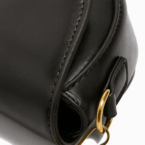 Bolsa feminina preta AVONNUE meia-lua com corrente dourada 