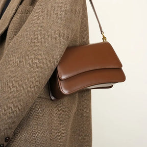 opções de uso da bolsa Colette: transversal ou no ombro com alças 