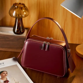 Bolsa feminina marsala em couro legítimo com alça curta estruturada