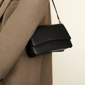 Bolsa Feminina preta com alça regulavel