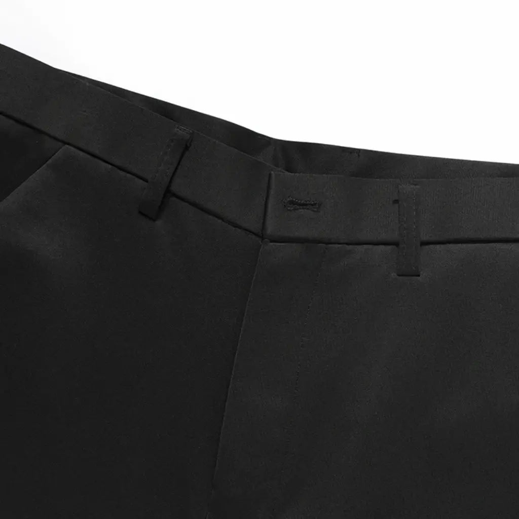 Detalhe do cós com passante reforçado da calça social masculina preta