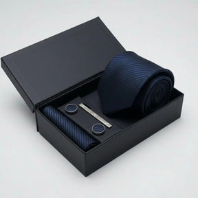 Kit masculino com gravata azul marinho listrada diagonal, lenço, abotoaduras e prendedor