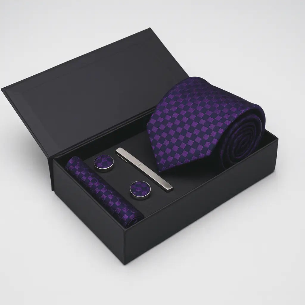 Kit masculino com gravata roxa texturizada, lenço, abotoaduras e prendedor