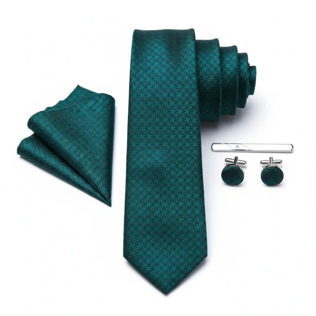 Gravata verde texturizada acompanhada de lenço de bolso, abotoaduras e prendedor masculino
