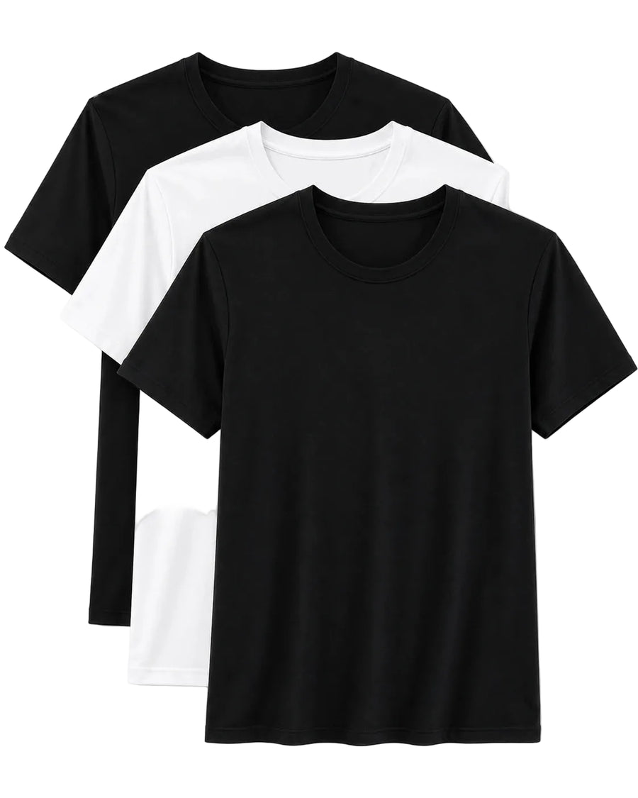 Três camisetas masculinas básicas sobrepostas em fundo claro, sendo duas pretas e uma branca ao centro, com gola redonda e mangas curtas, organizadas em leve diagonal para destacar o kit.