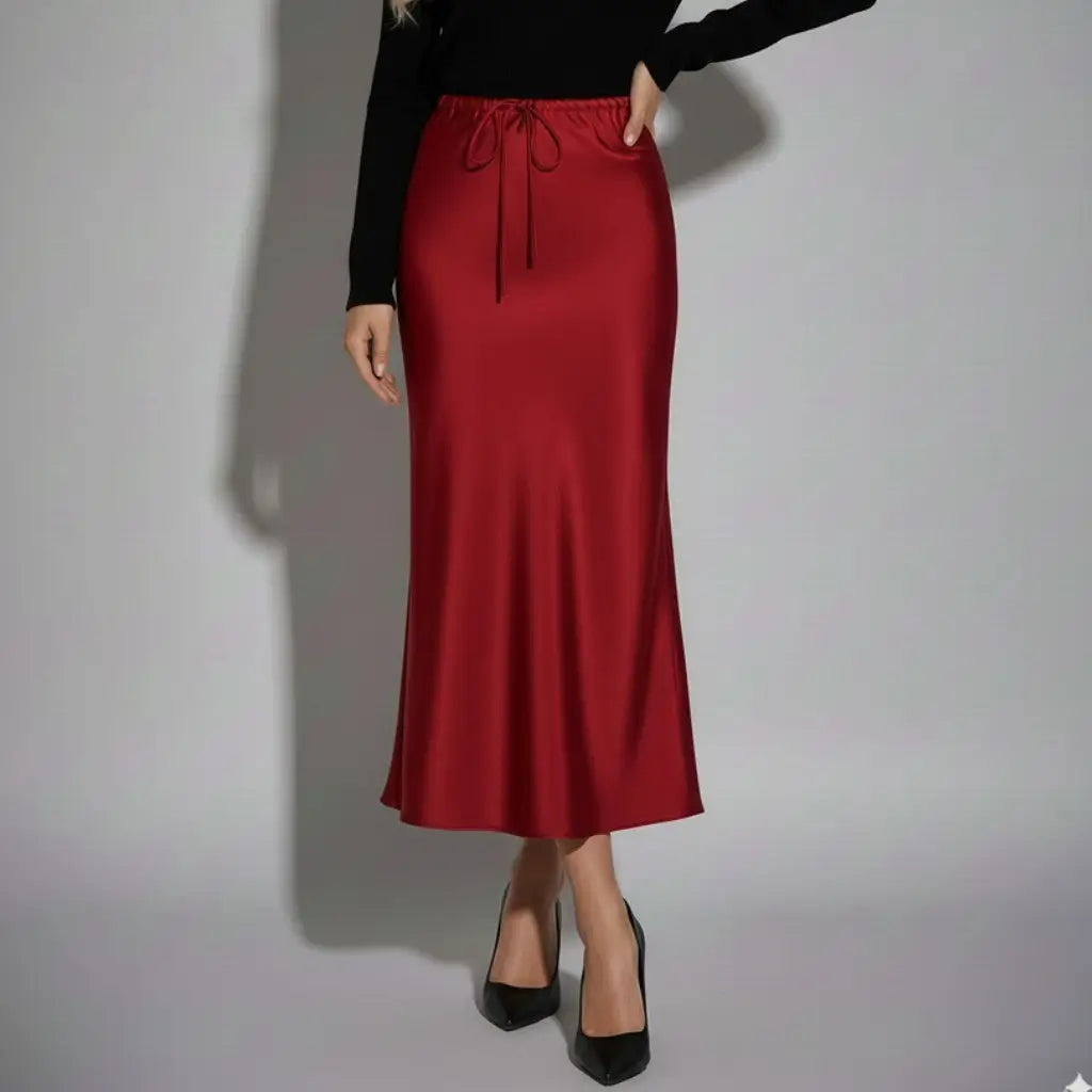 Saia longa feminina de cetim marsala com cintura ajustável e modelagem reta, ideal para looks elegantes em todas as estações