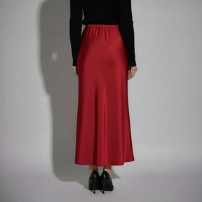 Vista traseira de saia longa em cetim marsala com cós elástico e corte reto, conforto e estilo para o dia a dia feminino
