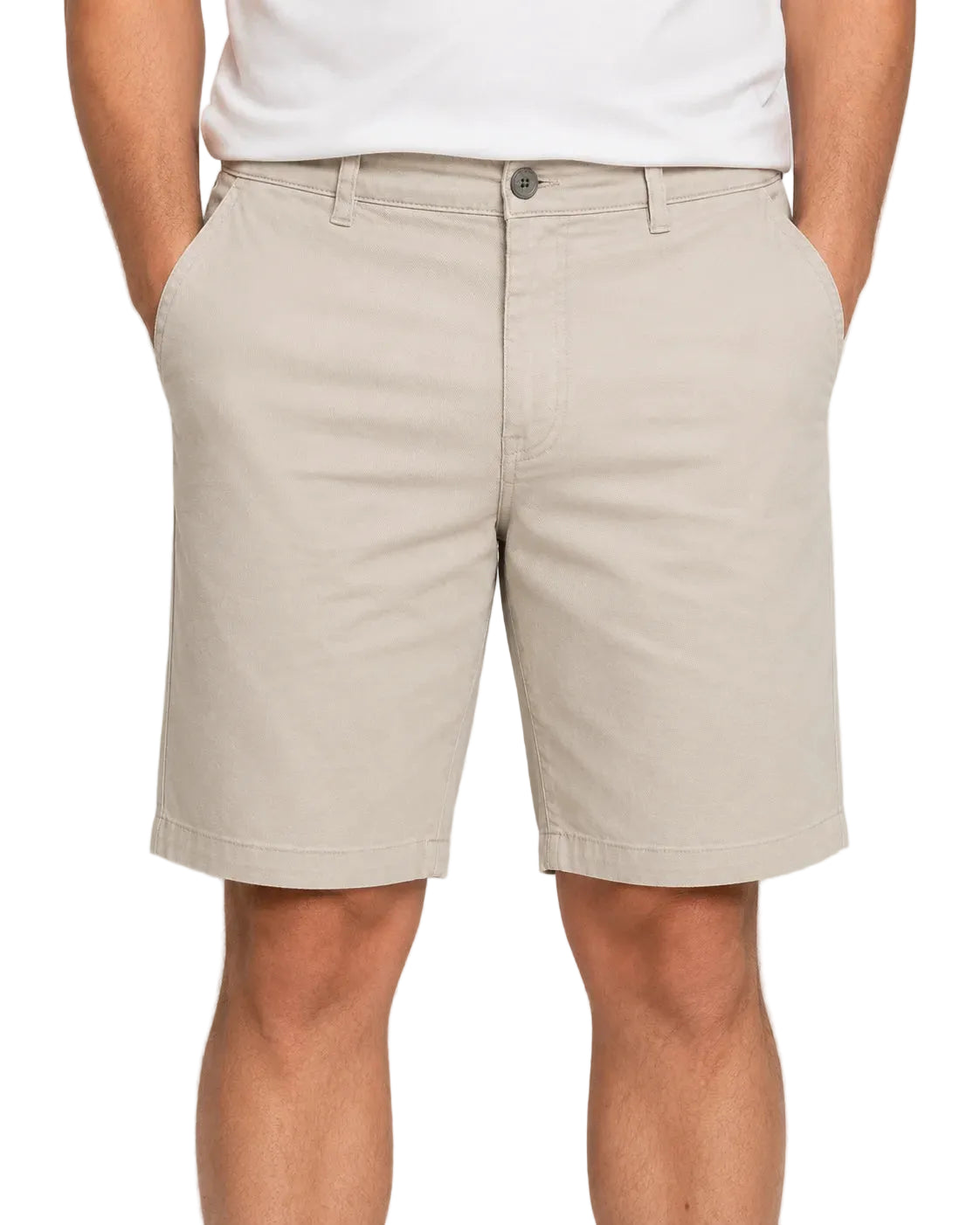 Bermuda Masculina em Sarja Valori Bege, vista de frente em fundo branco.