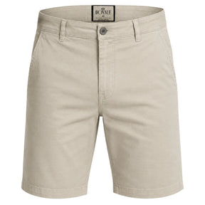 Bermuda masculina em sarja bege AVONNUE isolada em fundo branco, vista frontal