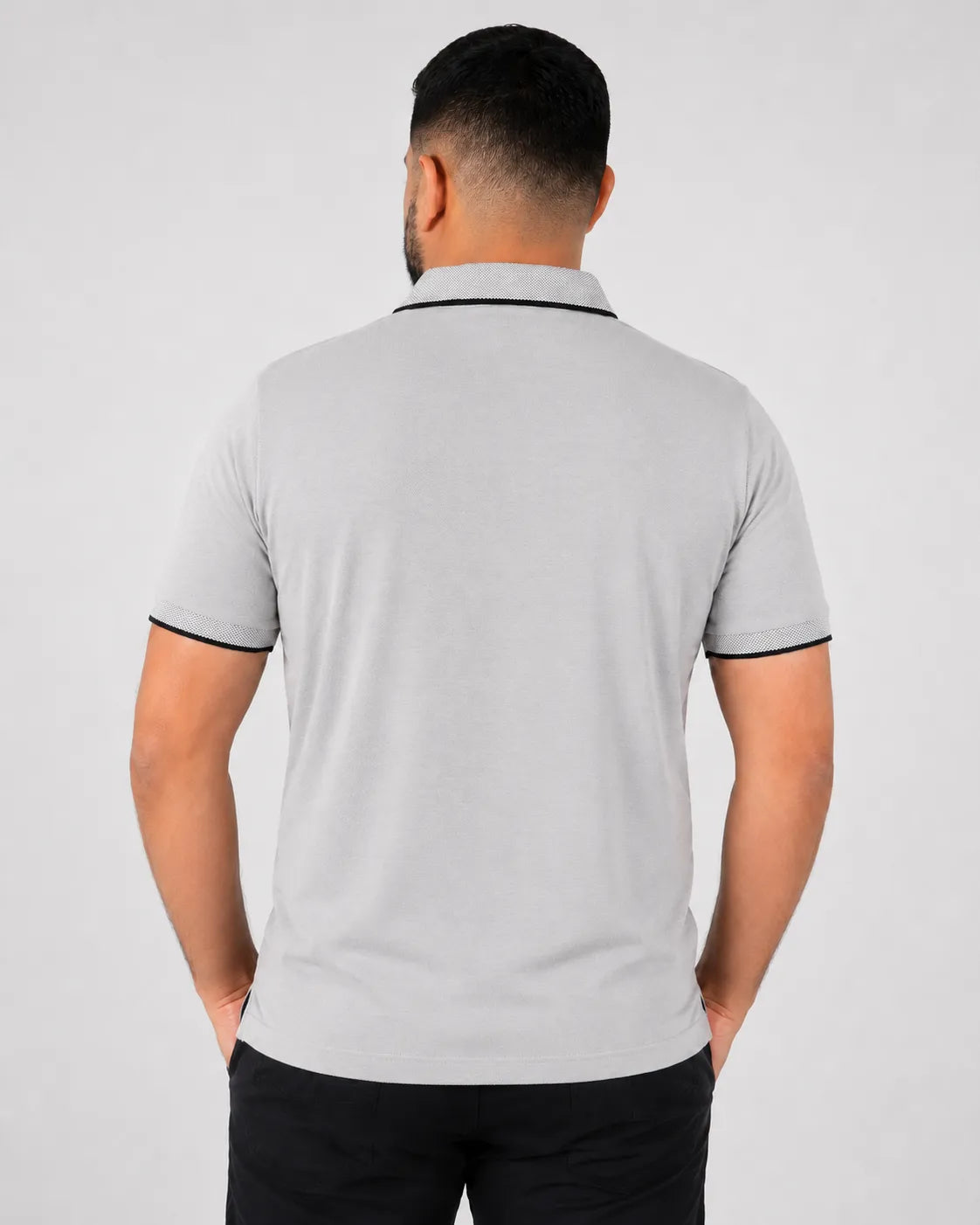 Camisa Polo Masculina ModalDuo Cinza, vista de costas em fundo branco.