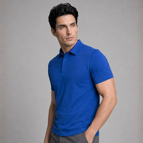 Camisa polo masculina tech azul no corpo