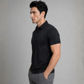 Camisa polo masculina tech preta no corpo