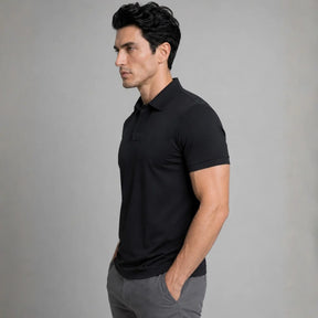 Camisa polo masculina tech preta no corpo