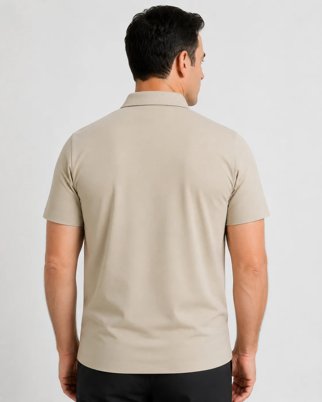 Camisa Polo Masculina TechVero Bege, vista de costas em fundo branco.