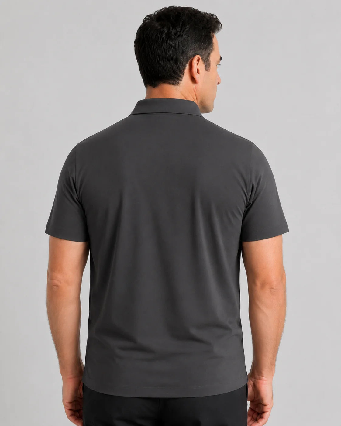Camisa Polo Masculina TechVero Grafite, vista de costas em fundo branco.