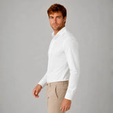 Camisa social masculina tech stretch branca no corpo