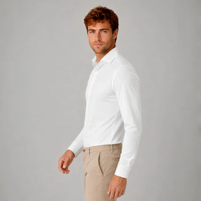 Camisa social masculina tech stretch branca no corpo