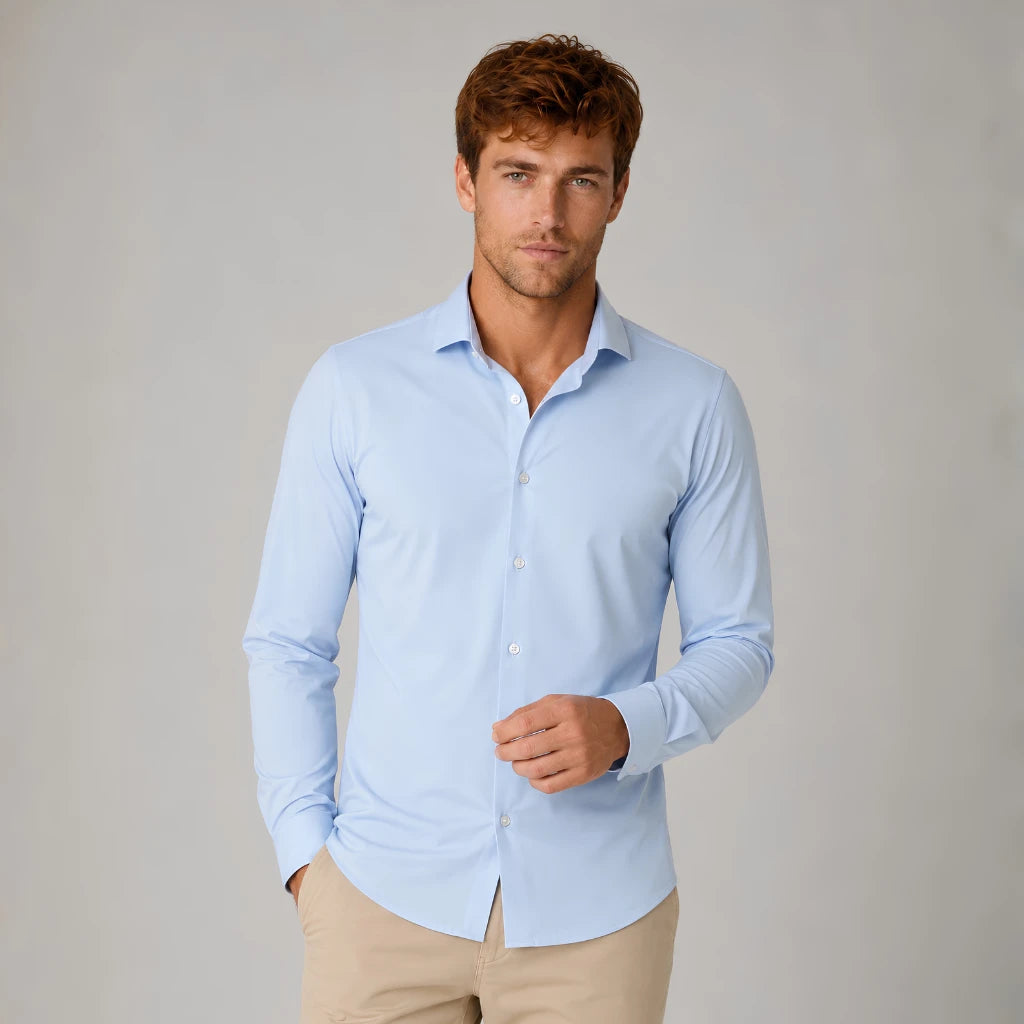 Camisa social masculina tech stretch azul claro detalhe no corpo