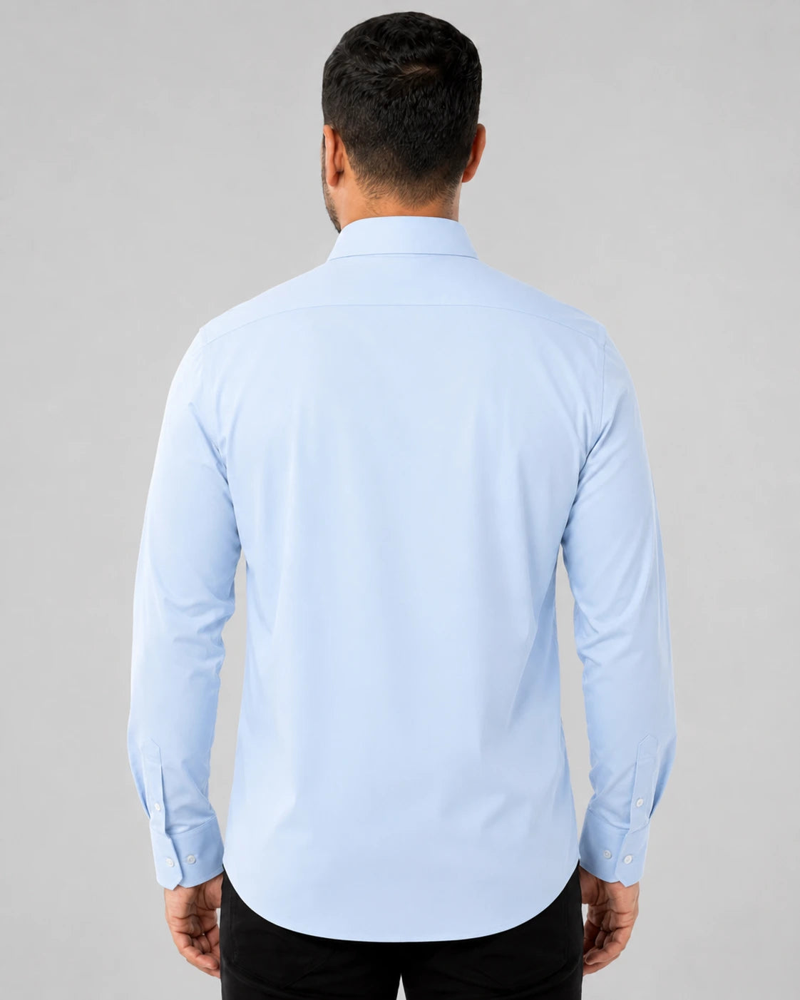 Camisa Social Masculina TechMatteo Azul, vista de costas em fundo branco.