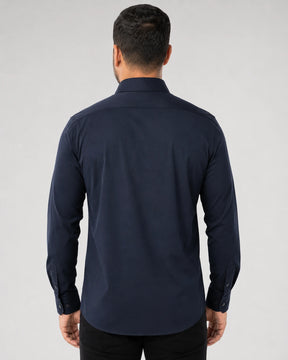 Camisa Social Masculina TechMatteo Azul Marinho, vista de costas em fundo branco.