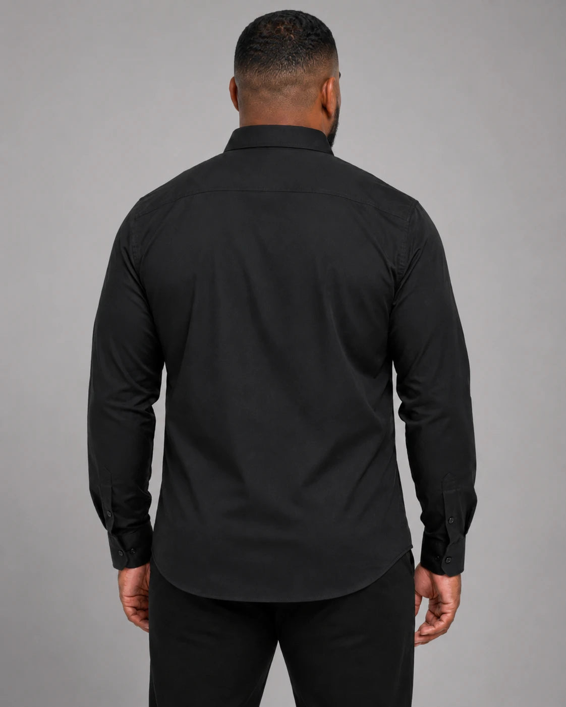 Camisa Social Masculina TechMatteo Preta, vista de costas em fundo branco.
