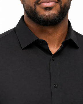 Detalhe da gola e acabamento da Camisa Social Masculina TechMatteo Preta.
