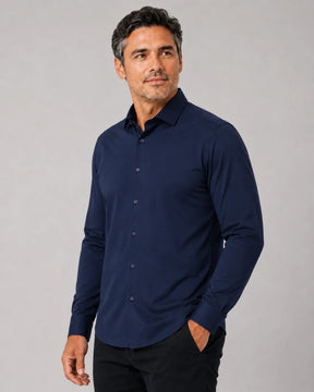 Camisa Social Masculina TechVitto Azul Marinho, vista lateral no corpo em fundo branco.