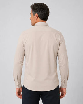 Camisa Social Masculina TechVitto Bege, vista de costas em fundo branco.