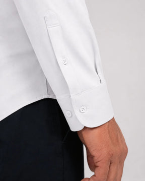 Detalhe do punho e do tecido da Camisa Social Masculina TechVitto Branca