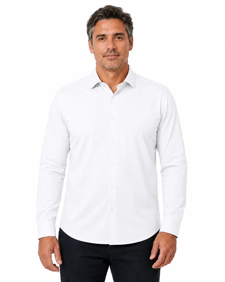 Homem vestindo Camisa Social Masculina TechVitto Branca de frente