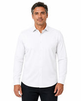 Homem vestindo Camisa Social Masculina TechVitto Branca de frente