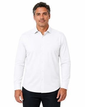Homem vestindo Camisa Social Masculina TechVitto Branca de frente
