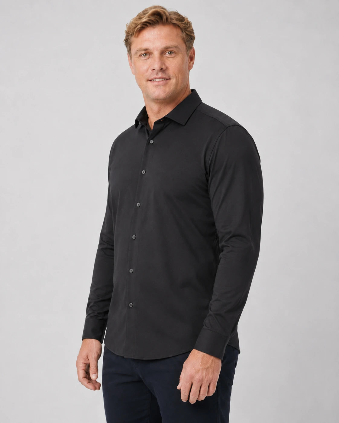 Detalhe do punho e botoes da Camisa Social Masculina TechVitto Preta.