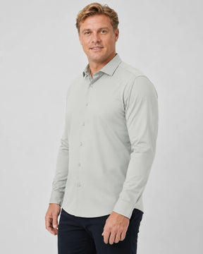 Camisa Social Masculina TechVitto Verde, vista de frente em angulo no corpo em fundo branco.