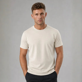 Camiseta masculina off white no corpo